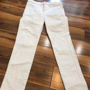 White skinny jeans 👯‍♀️